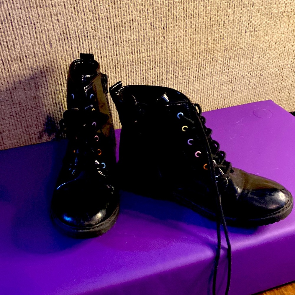 Short boots
